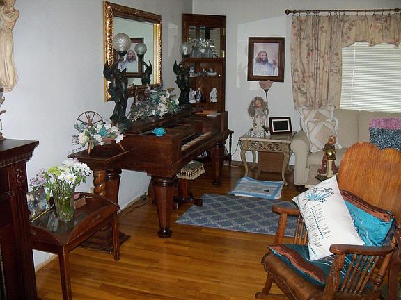4th image of 851 Allison Dr