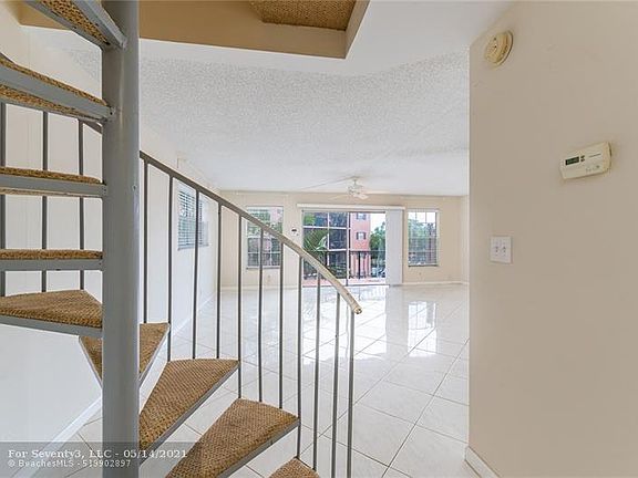 5th image of 640 Tennis Club Dr APT 301