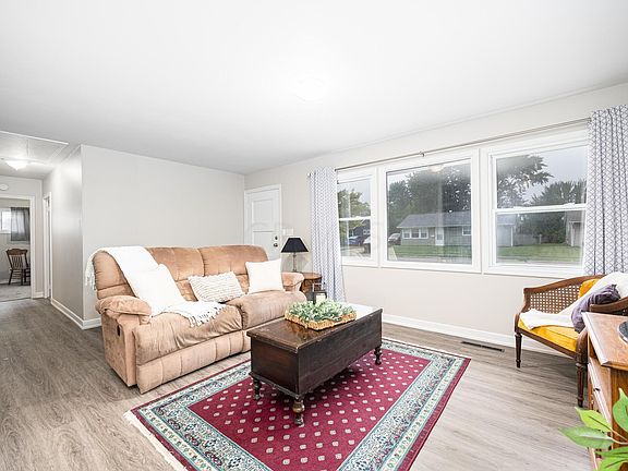 3rd image of 4511 Circle Dr