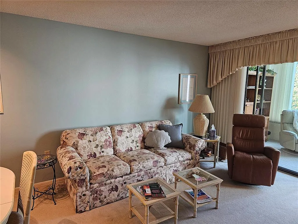 2 bed, 2.0 bath, 940 sqft, $2,900 — Photo 3