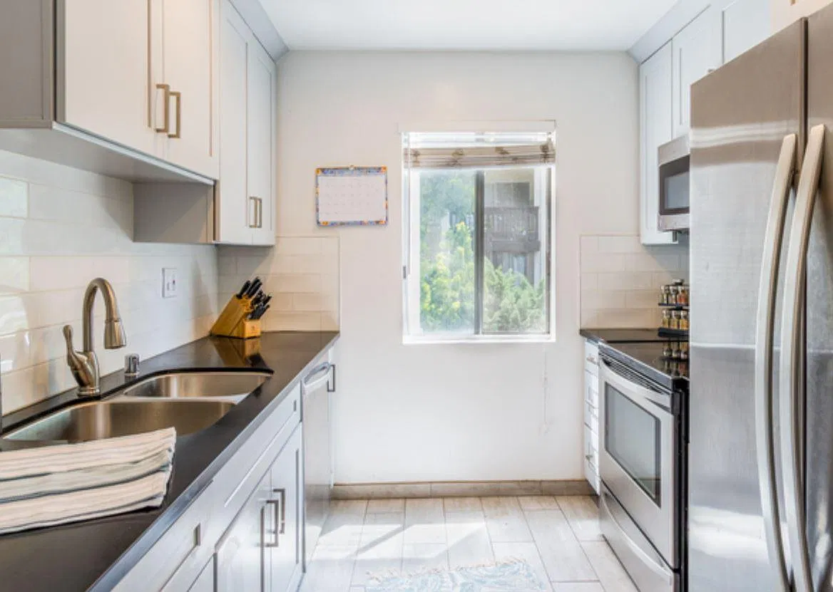 2 bed, 915 sqft, $3,600 — Photo 1