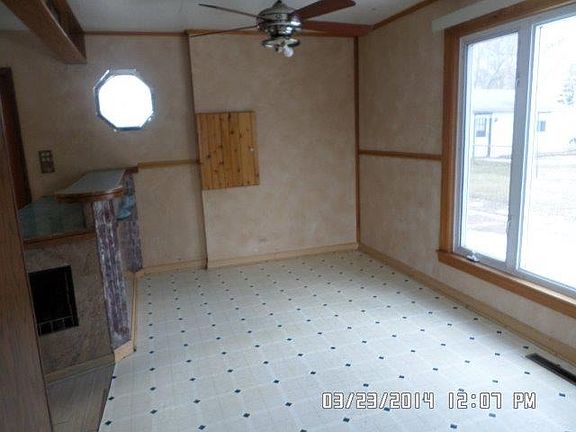 4th image of 14906 S Blaine Ave