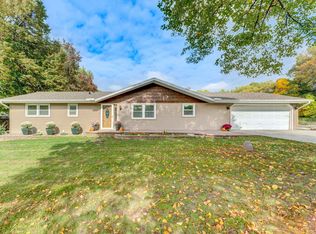 13600 James Pl, Eden Prairie, MN 55346