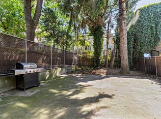 210 7th St APT 1, Brooklyn, NY 11215