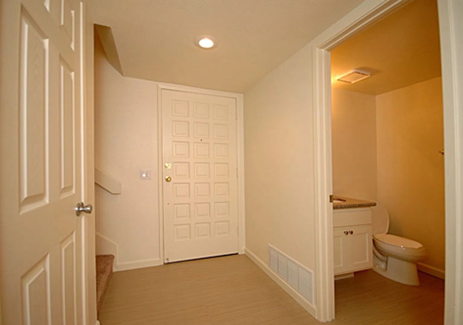 Beautifully Upgraded 2 Bedroom Condo in El Camino Club Estates! — Photo 3