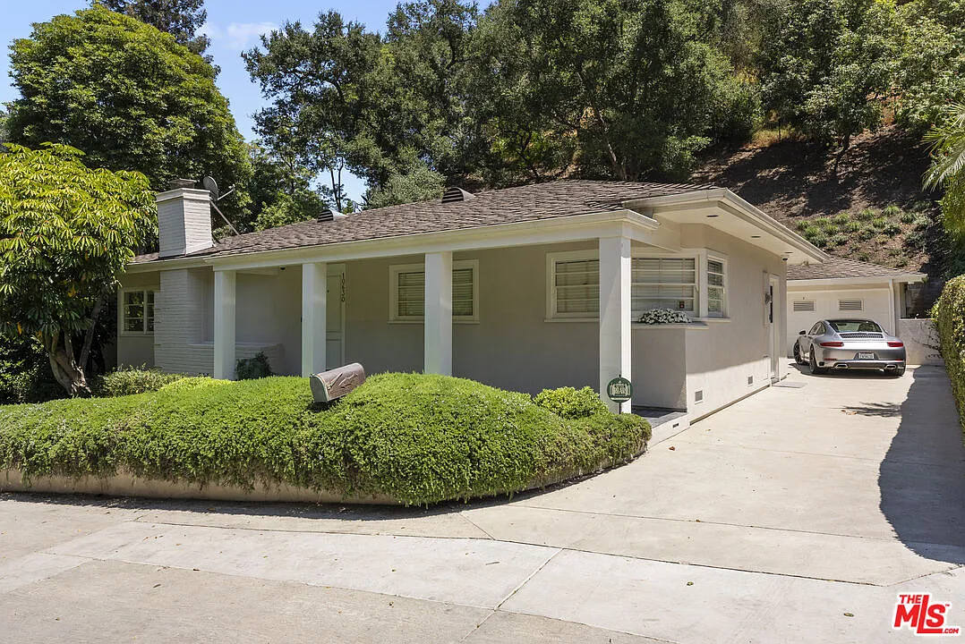 2 bed, 2.5 bath, 2132 sqft, $22,500 — Photo 2