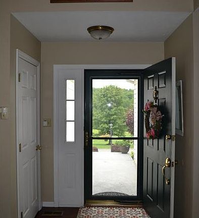 3rd image of 128 Autumn Hill Dr