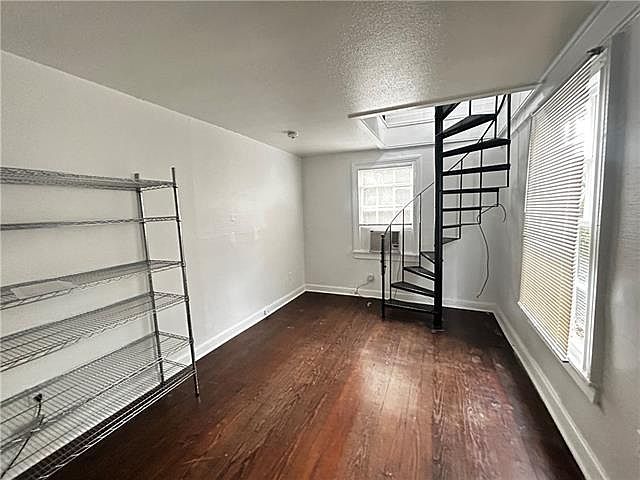 2nd image of 2700 Magazine St
