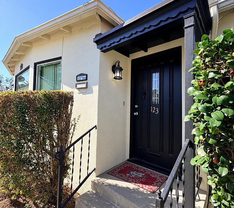 123 S D St