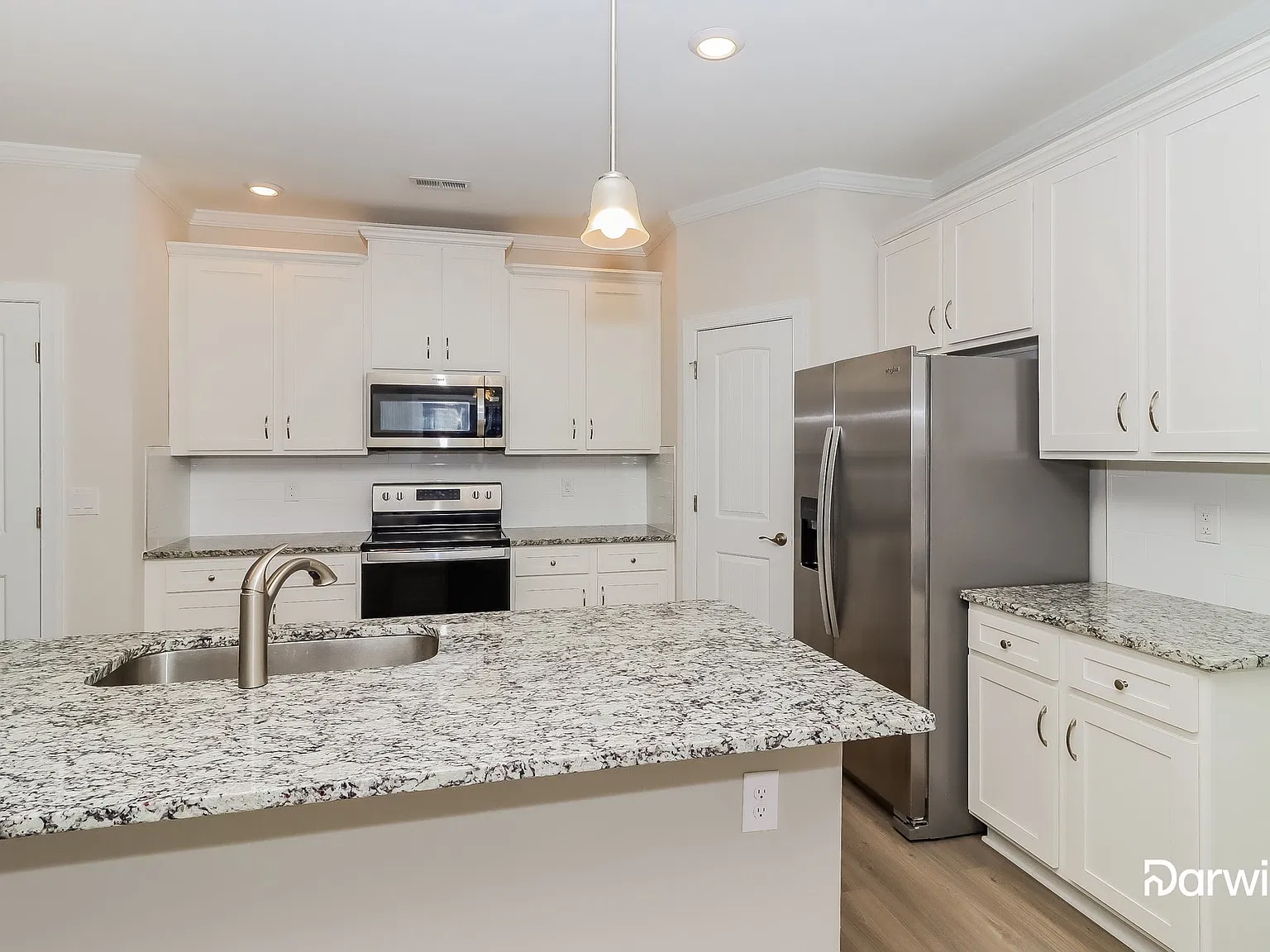 4 bed, 2.5 bath, 1800 sqft, $2,099 — Photo 4