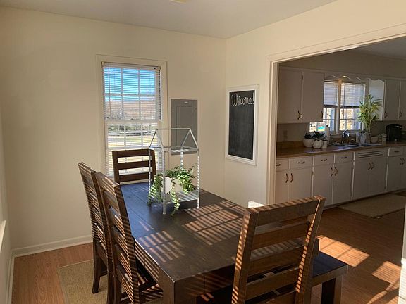 3rd image of 1853 Tucker Ln