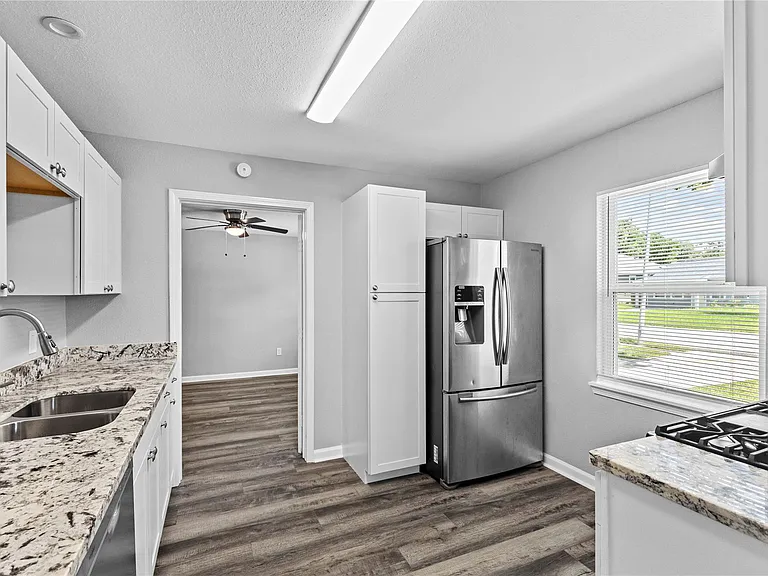 4838 Van Fleet St — Photo 6