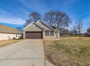 333 Stonewood Crossing Dr, Boiling Springs, SC 29316