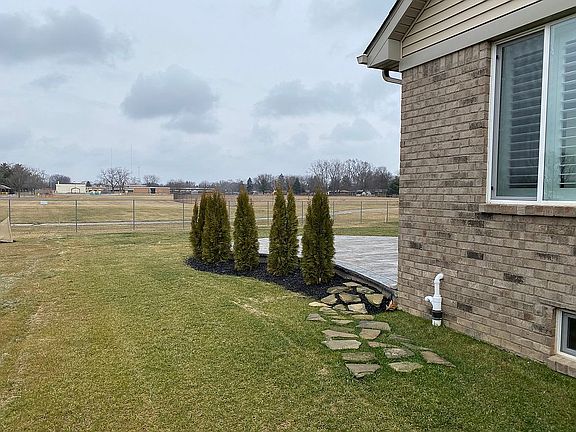 3rd image of 4990 Skylark Dr
