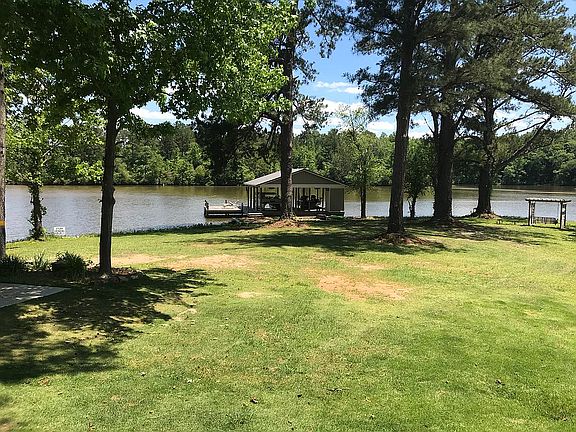 Lakeside Yard