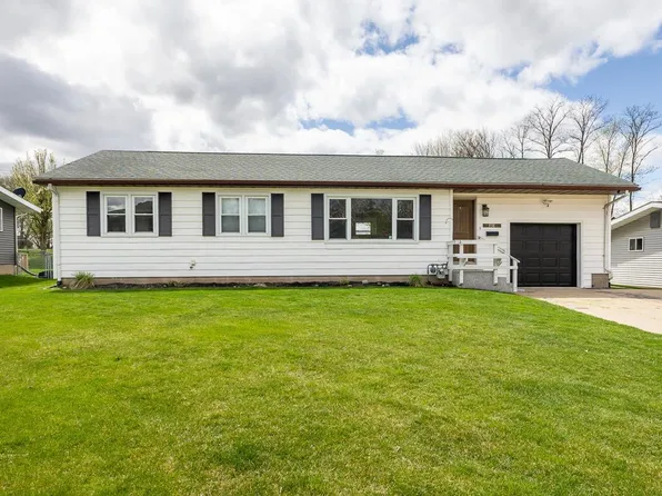 318 Peach St, East Dubuque, IL 61025