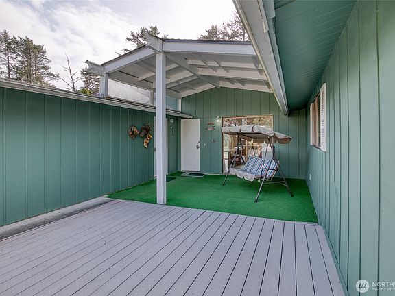 4th image of 483 Dolphin Avenue NE