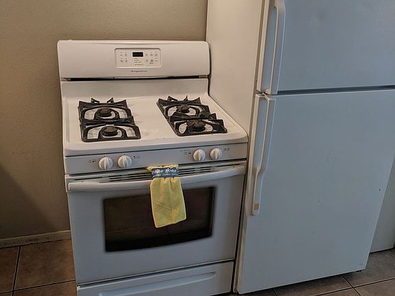 2nd image of 204 E 2nd Ave APT 02