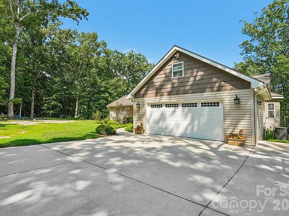 2nd image of 1555 Riverview Rd