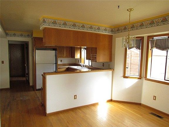 4th image of 3202 30th Ave SE