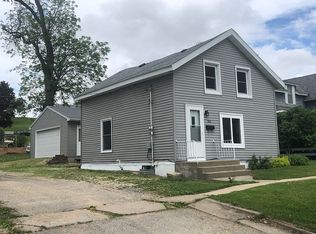 302 W Carroll St, Anamosa, IA 52205