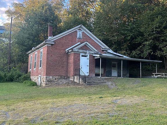 2nd image of 320 Locust Run Rd