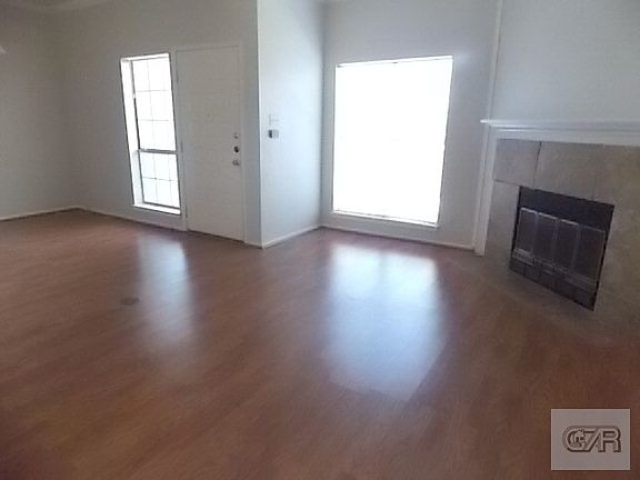 3rd image of 921 Marine Dr APT 306