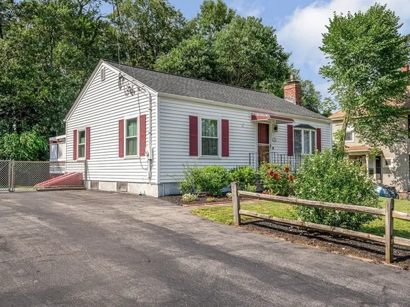 12 New Fletcher St, Chelmsford, MA 01824