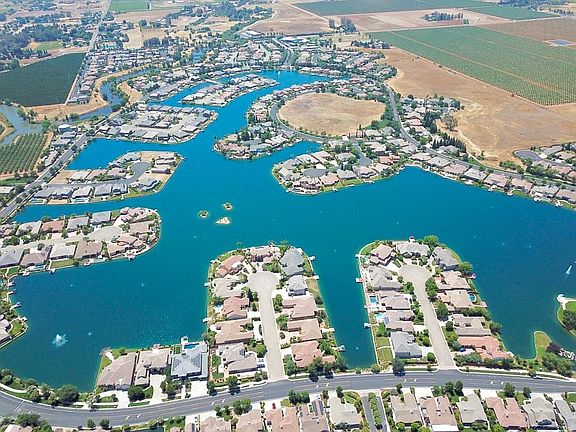 Ariel view of the lake 