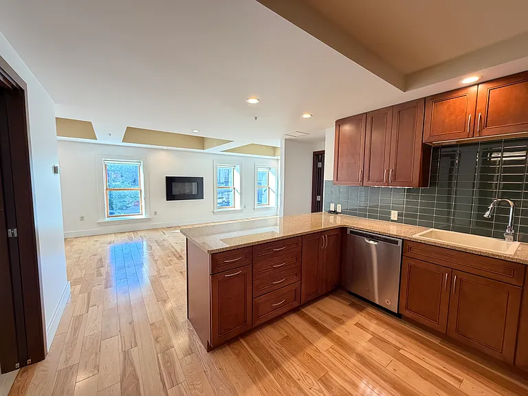 111 Genesee St #201 — Photo 6