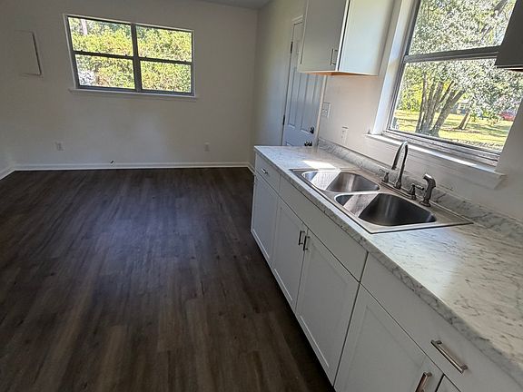 3rd image of 126 Augusta Ave