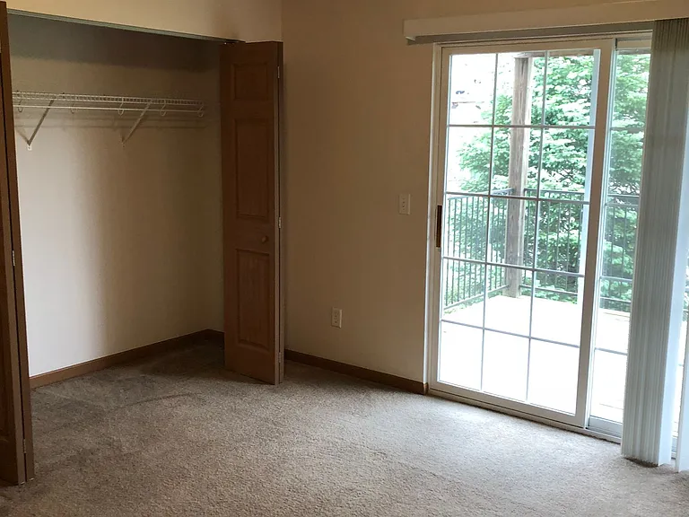 Long Beach Cove Villa Apartments — Photo 15