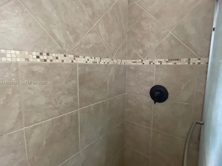 1020 SW 36th Ct — Photo 22