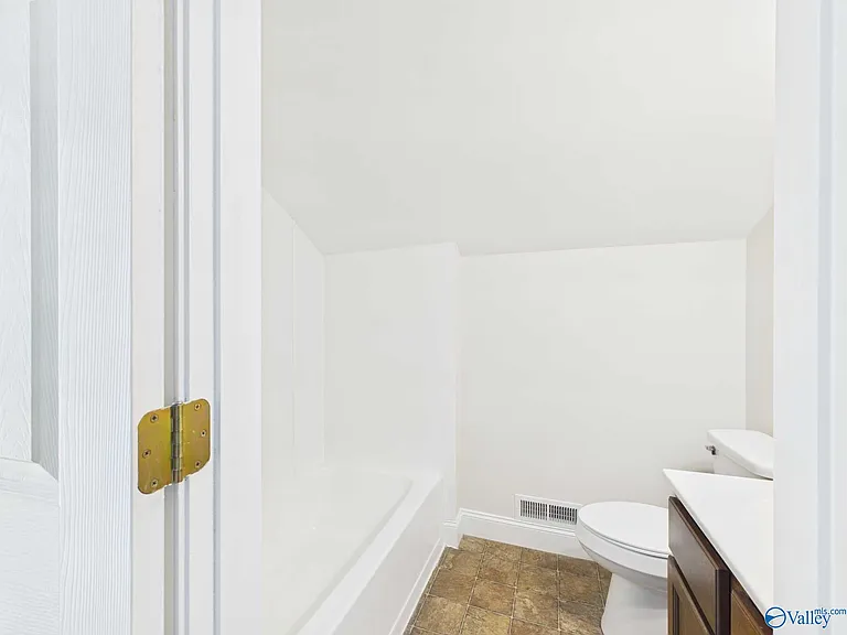 501 Prospect Dr SE — Photo 35