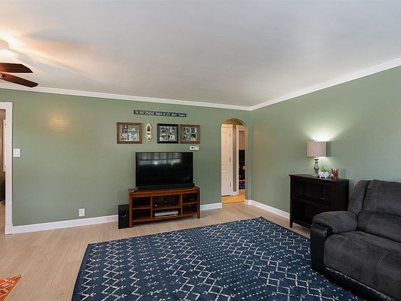 5th image of 1448 E Broadway St