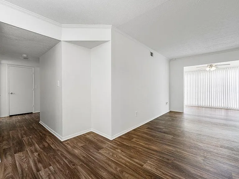 1318 Brockett Pl — Photo 7