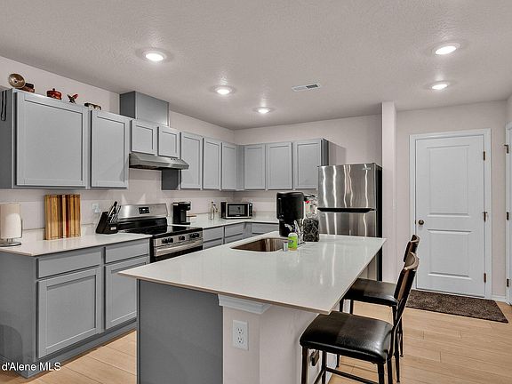 2nd image of 287 E Lupine Ln