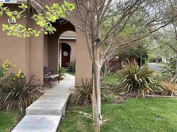 5th image of 412 E Heritage Dr