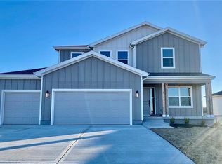 18637 W 193rd St, Spring Hill, KS 66083