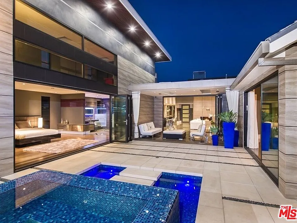12318 W Sunset Blvd