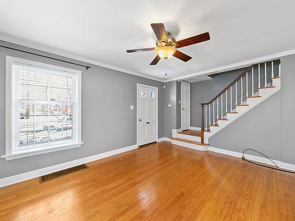 4th image of 1113 Sanford Ave