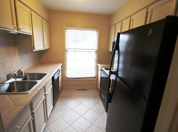 5th image of 109 Blackbird Way APT 9