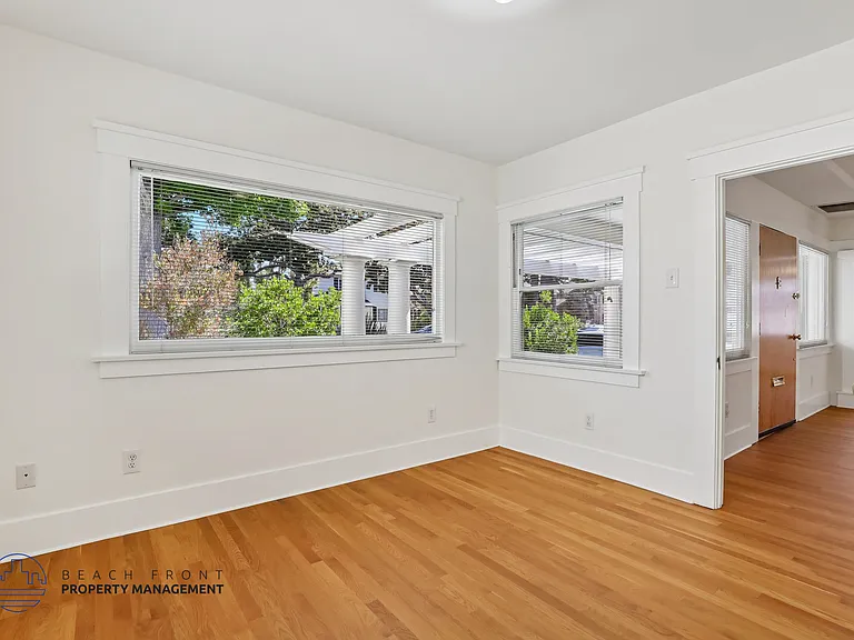 2810 E 2nd St — Photo 24