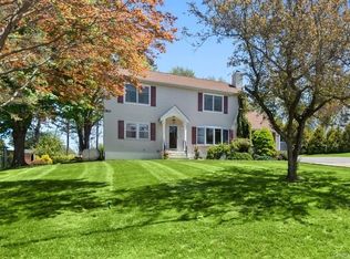 31 Kelly Ridge Rd, Carmel, NY 10512