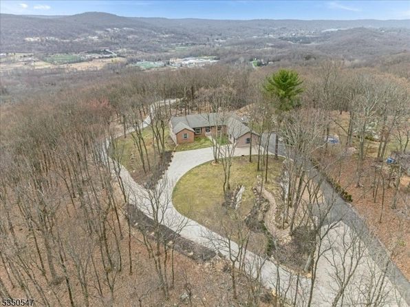 32 High Crest Dr