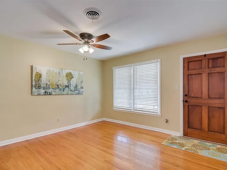 3649 Lynnwood Dr — Photo 6