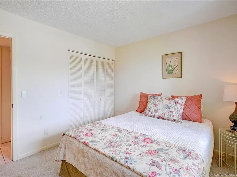 5593 NE Gulfstream Way — Photo 26
