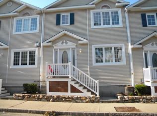 40 Myrtle St APT 4, Waltham, MA 02453
