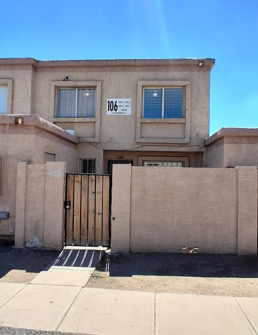 2 Bed Town Home off 40th St and Broadway! — Photo 3