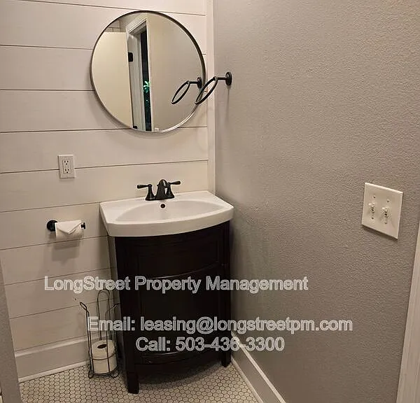 117 NW 11th St — Photo 11